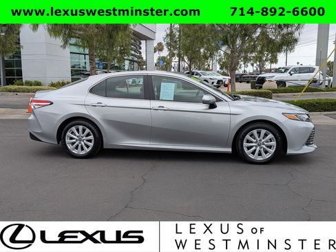 Used 2018 Toyota Camry LE FWD image 4