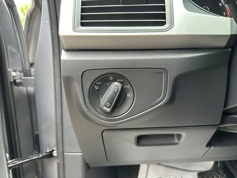 Used 2021 Volkswagen Atlas SE FWD image 22