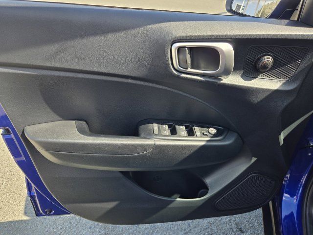 Used 2023 Hyundai Venue SE FWD image 16