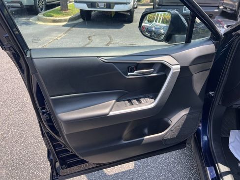 Used 2022 Toyota RAV4 XLE w/ Convenience Package FWD image 14