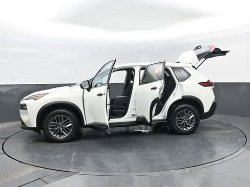 Used 2023 Nissan Rogue S image 26