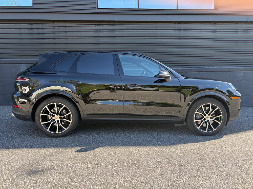 Certified 2026 Porsche Cayenne E-Hybrid AWD/4WD image 11