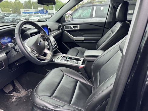 Used 2023 Ford Explorer XLT w/ Equipment Group 202A AWD/4WD image 7