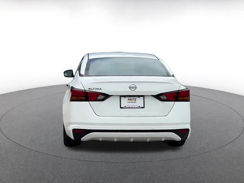 Used 2025 Nissan Altima 2.5 SV FWD image 12
