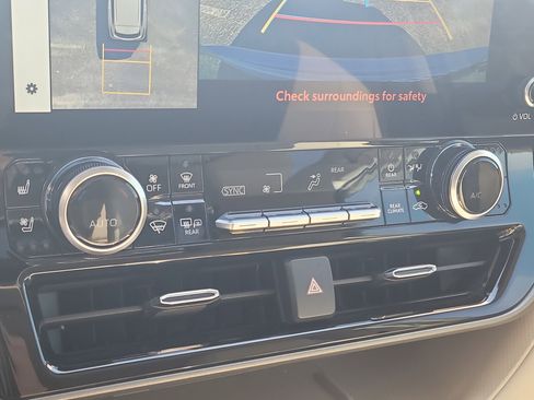 Certified 2025 Toyota Highlander Limited image 28