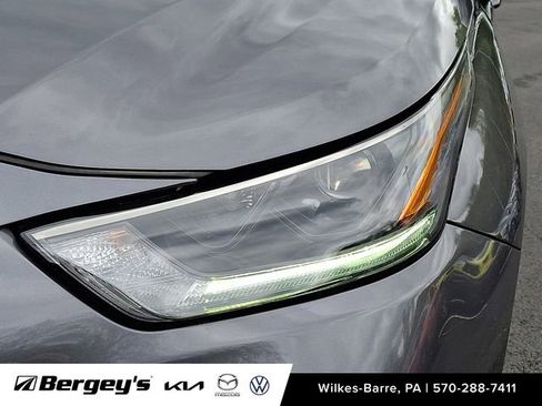 Used 2023 Toyota Highlander XSE AWD/4WD image 11
