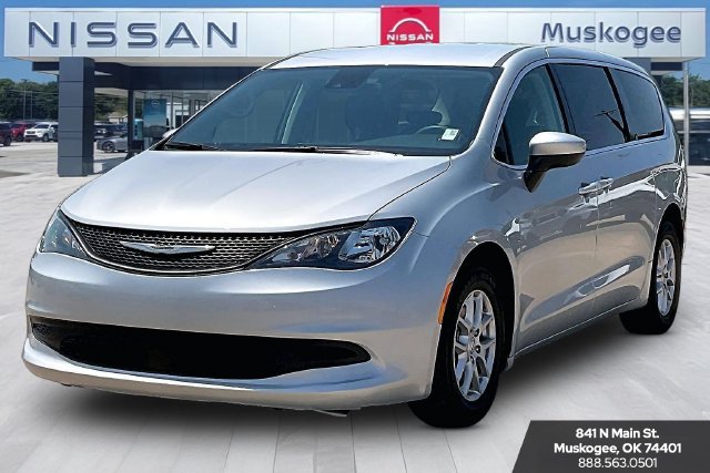 Used 2023 Chrysler Voyager LX FWD image 3