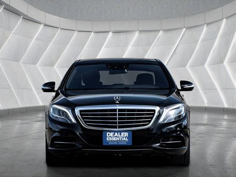 Used 2017 Mercedes-Benz S 550 Sedan image 2