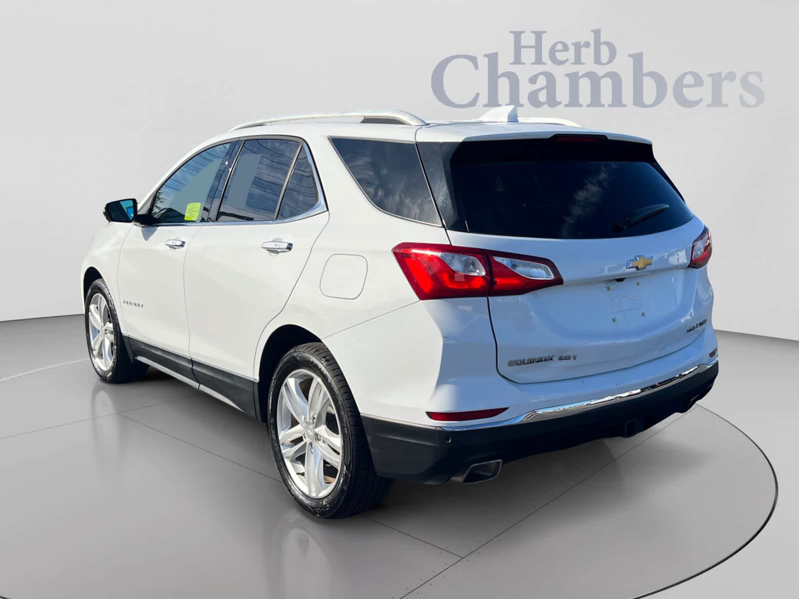 Used 2018 Chevrolet Equinox Premier AWD/4WD image 2