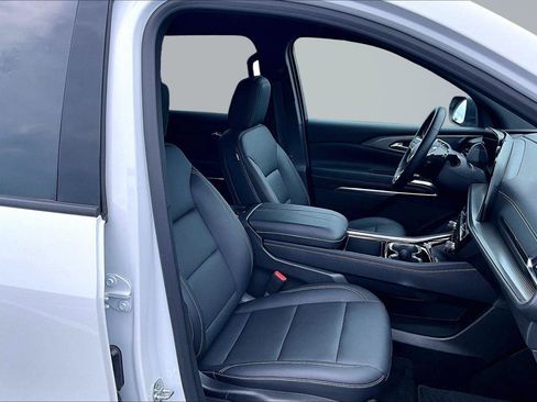 Used 2026 Chevrolet Traverse LT AWD/4WD image 8