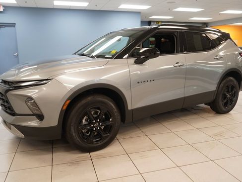 Used 2026 Chevrolet Blazer LT w/ Convenience Package FWD image 3