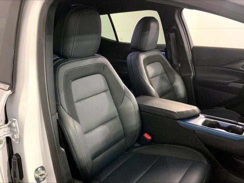 Used 2025 Chevrolet Equinox EV LT w/ Convenience Package image 7