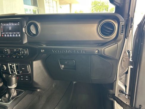 Used 2018 Jeep Wrangler Unlimited Sport S AWD/4WD image 22