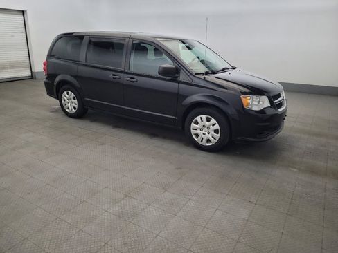 Used 2019 Dodge Grand Caravan SE w/ UConnect Hands-Free Group FWD image 11
