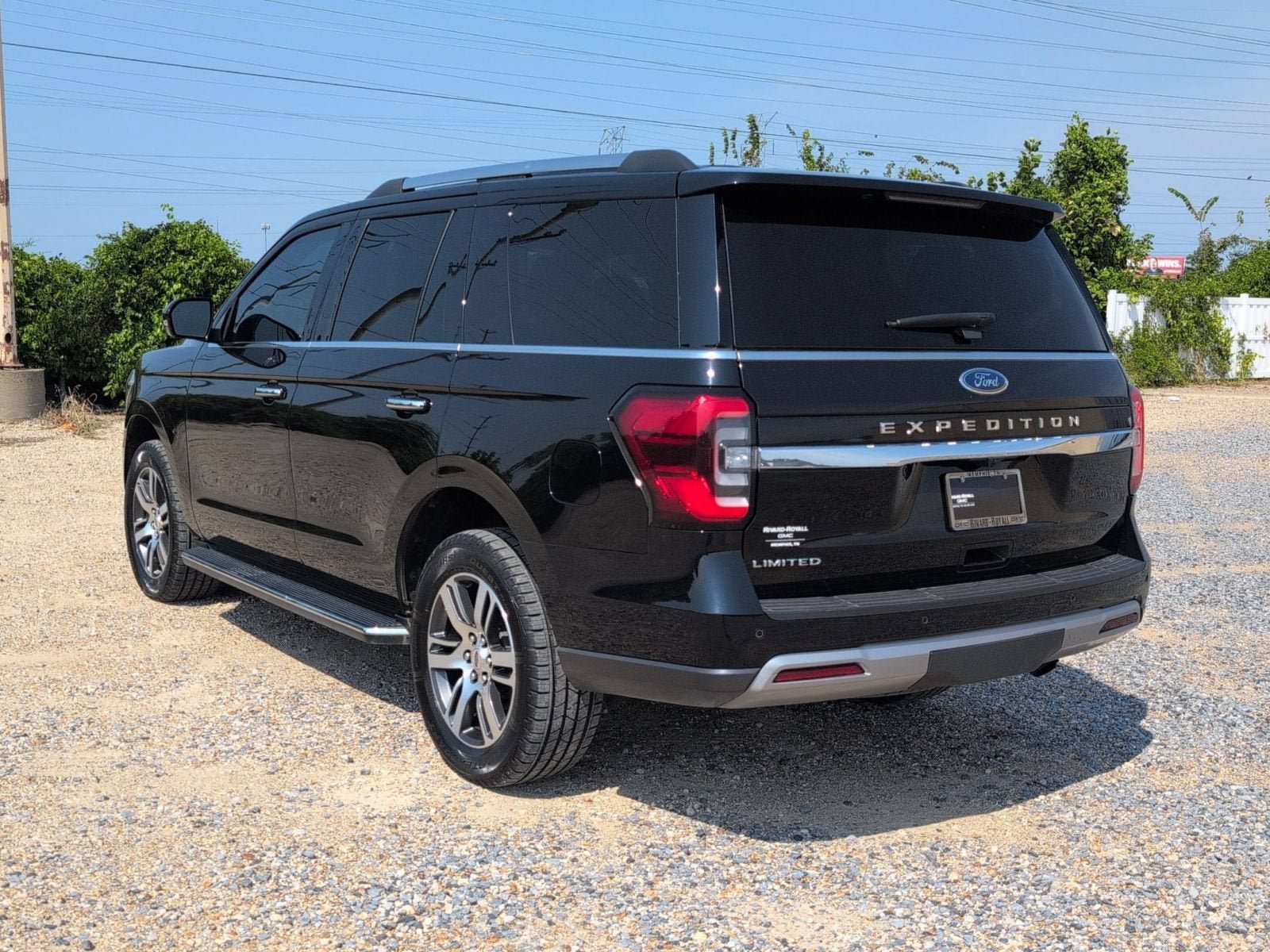 Used 2023 Ford Expedition Limited AWD/4WD image 3