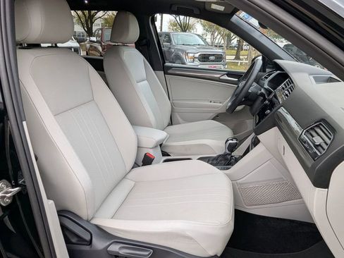 Used 2023 Volkswagen Tiguan SE R-Line image 28