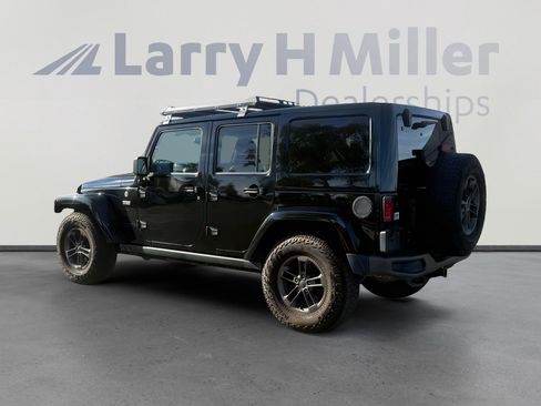 Used 2016 Jeep Wrangler Unlimited Sahara image 3