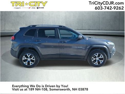 Used 2018 Jeep Cherokee Trailhawk w/ Cold Weather Group image 6