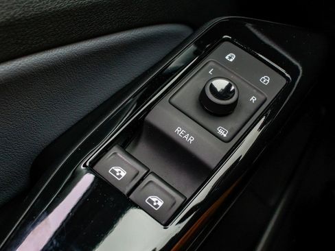 Used 2022 Volkswagen ID.4 Pro image 10