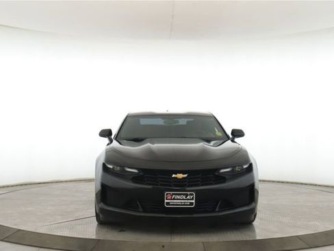 Used 2021 Chevrolet Camaro LT w/ Technology Package image 12