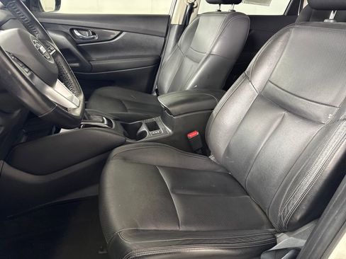 Used 2017 Nissan Rogue SL image 11