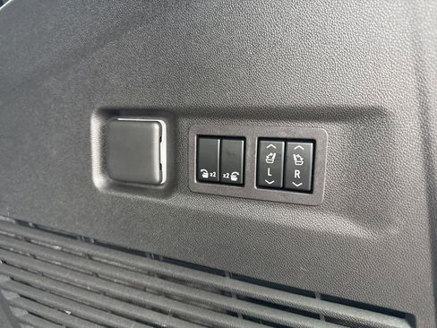 Used 2023 GMC Yukon XL Denali Ultimate image 35