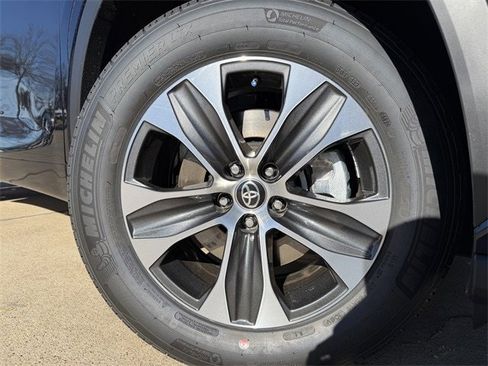 New 2026 Toyota Highlander XLE image 10