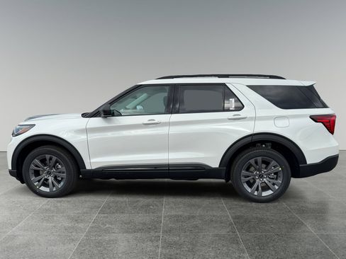New 2026 Ford Explorer Active w/ Active Comfort Package image 2