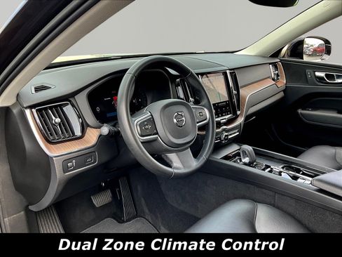 Used 2022 Volvo XC60 B5 Momentum AWD/4WD image 17
