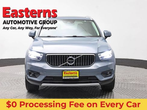 Used 2021 Volvo XC40 T4 Inscription FWD image 2