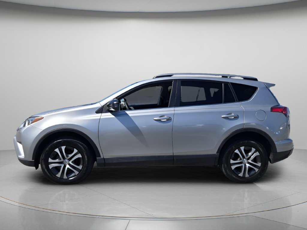 Used 2017 Toyota RAV4 LE FWD image 3