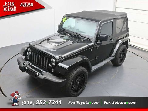 Used 2018 Jeep Wrangler Sahara w/ Dual Top Group AWD/4WD image 32