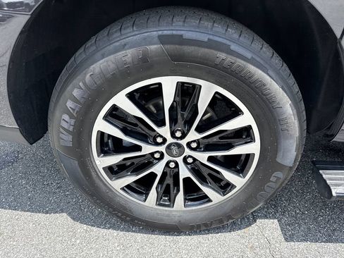 Used 2025 Ford Expedition Max Platinum AWD/4WD image 18