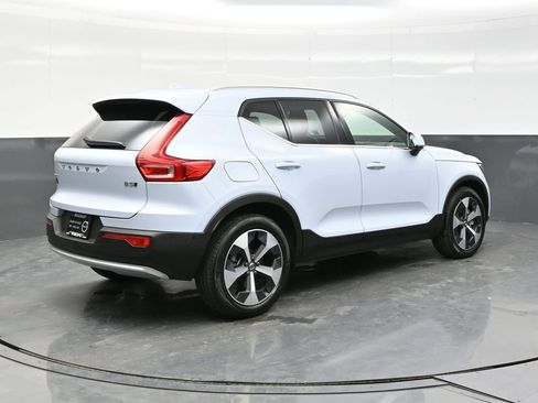 Used 2025 Volvo XC40 B5 Plus AWD/4WD image 7