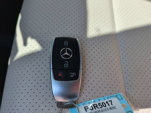 Used 2025 Mercedes-Benz GLE 350 4MATIC w/ AMG Line Exterior image 33