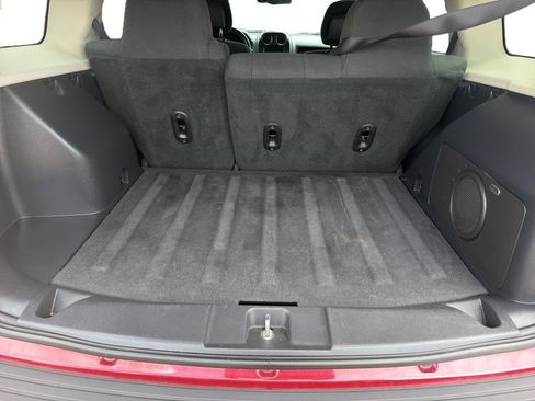Used 2016 Jeep Patriot Latitude w/ Sun/Sound Group AWD/4WD image 7