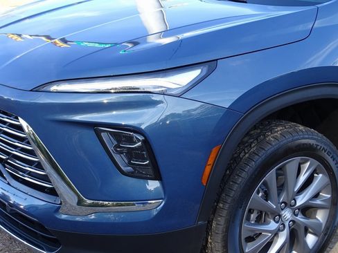 Used 2025 Buick Enclave Preferred image 32