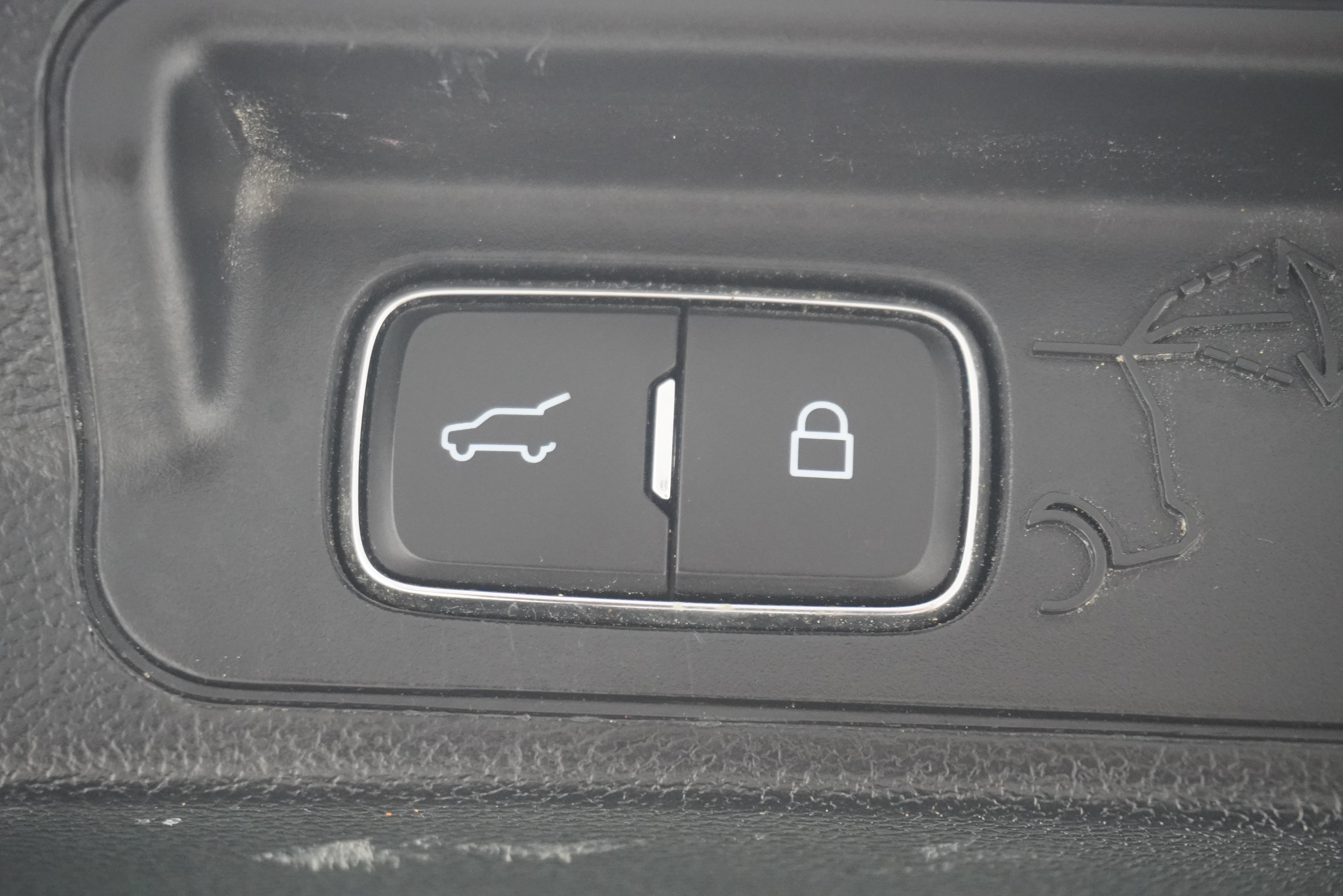 Used 2020 Ford Explorer XLT AWD/4WD image 25