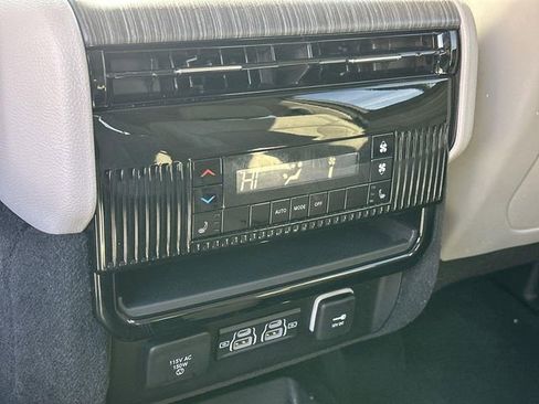 Used 2024 Jeep Wagoneer Series II image 20