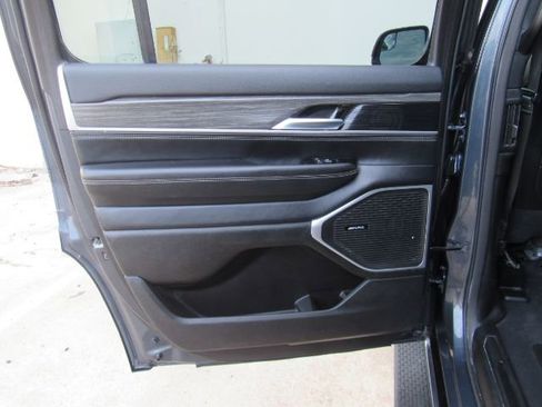 Used 2024 Jeep Wagoneer Series II w/ Flexible Seating Group RWD image 19