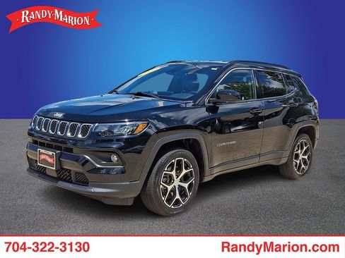 Used 2024 Jeep Compass Latitude AWD/4WD image 1
