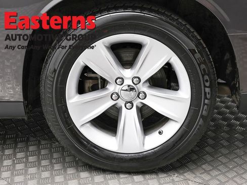 Used 2023 Dodge Challenger SXT image 8