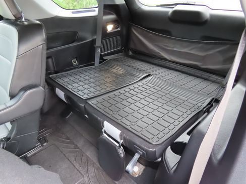 Used 2021 Ford Explorer XLT w/ Equipment Group 202A AWD/4WD image 27