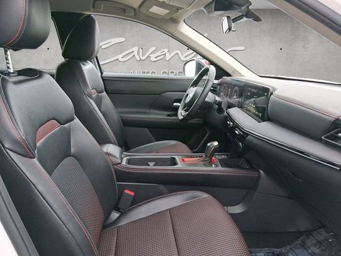 Certified 2025 Nissan Kicks SR image 24