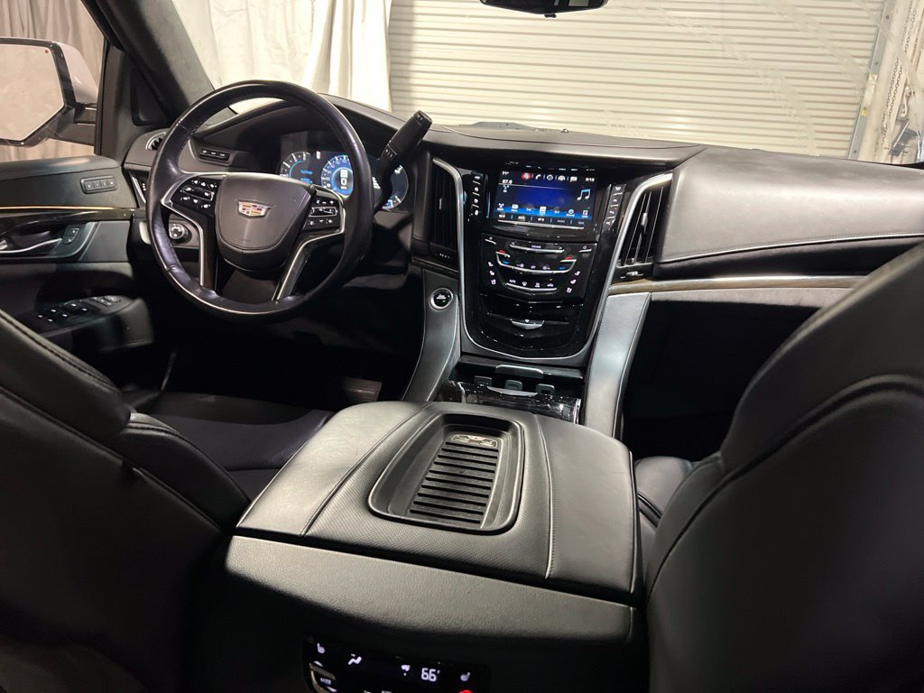 Used 2019 Cadillac Escalade Platinum AWD/4WD image 17