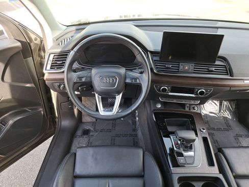 Used 2023 Audi Q5 e Premium w/ Convenience Package image 16