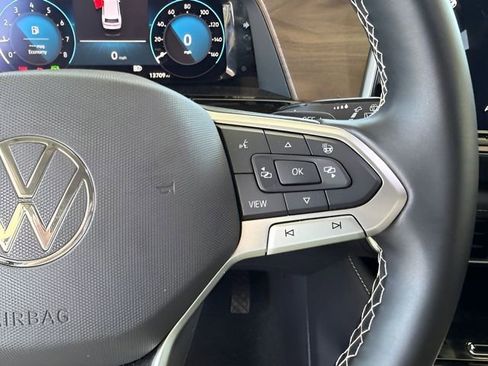 Used 2025 Volkswagen Atlas SE image 19