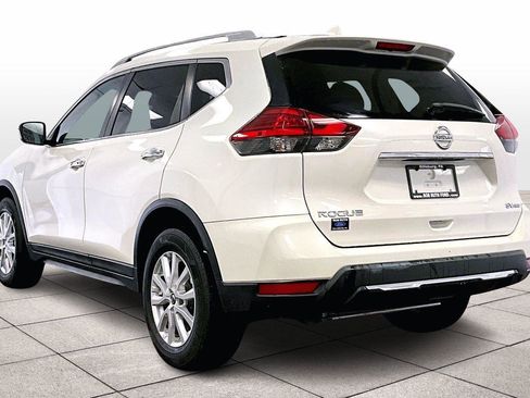 Used 2017 Nissan Rogue SV image 10