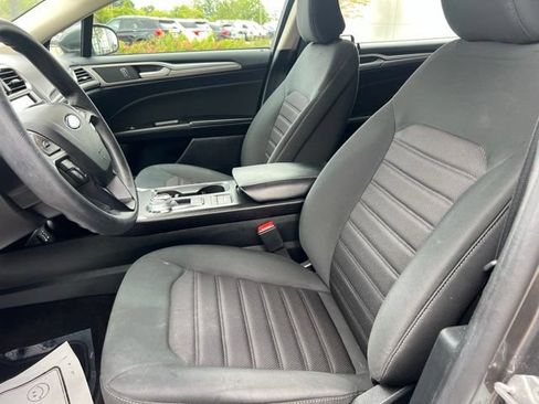Used 2020 Ford Fusion SE FWD image 19