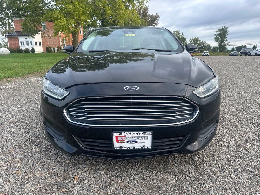 Used 2016 Ford Fusion SE FWD image 2